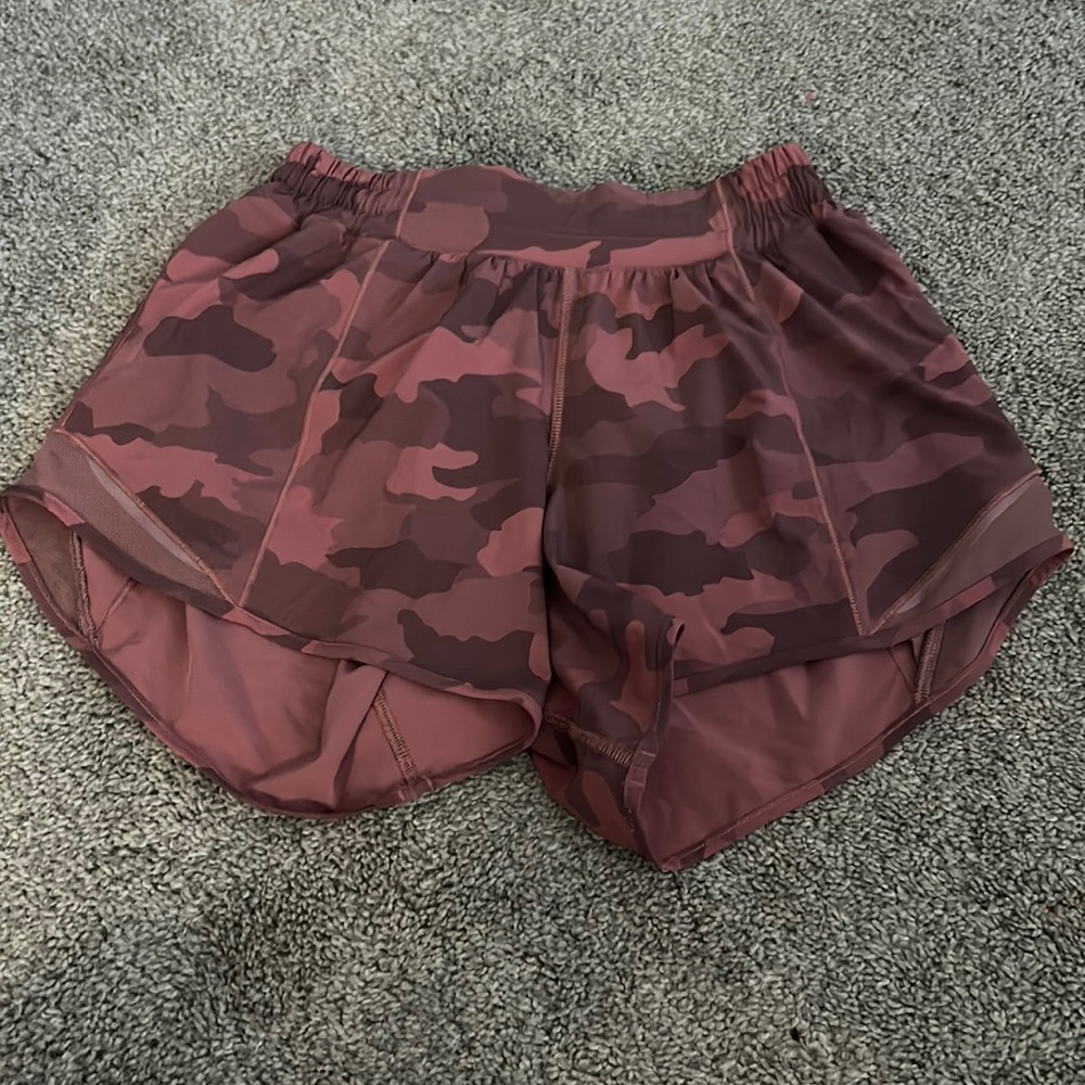lululemon 4 inch pink and brown camo shorts